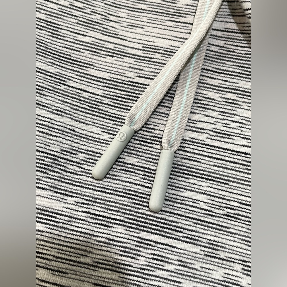 lululemon - Picture 2 of 5